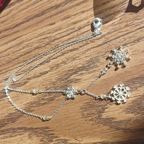 Retro Avon Snowflakes Lavalier Necklace, 16" silver plated. - Picture 1 of 4